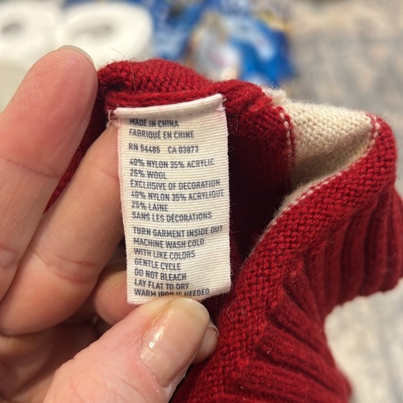 American Eagle Outfitters athletic fit red and off white sweater size medium. - Picture 7 of 7